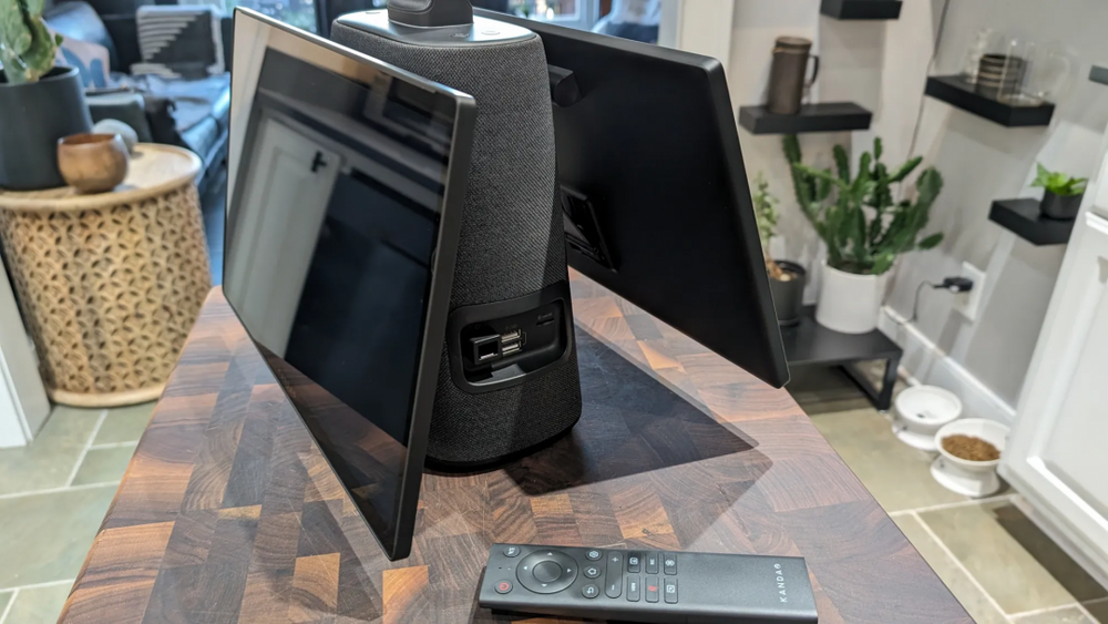 This video meeting device removes the complexity of running meetings with multiple attendees in the same room. (Source: Jack Wallen/ ZDNet)